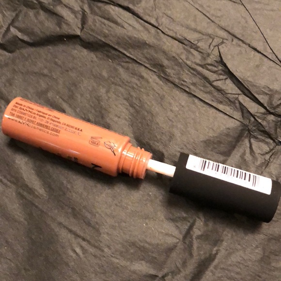 NYX Soft Matte Lip Cream in shade Abu Dhabi - Picture 3 of 3